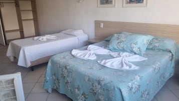 Habitación triple superior | Minibar, cortinas blackout, wifi gratis y ropa de cama