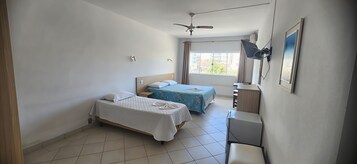 Minibar, cortinas blackout, wifi gratis y ropa de cama
