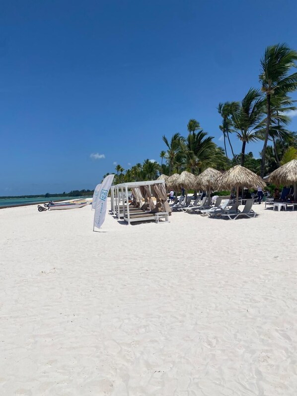 Private beach, white sand - Paseos del sol (Punta Cana)
