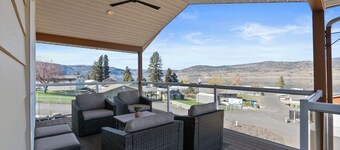 Friday Bay Retreat With Beautiful Lake Views
