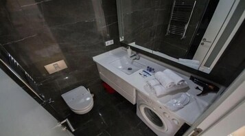 Caja de seguridad en la habitación y cortinas blackout
