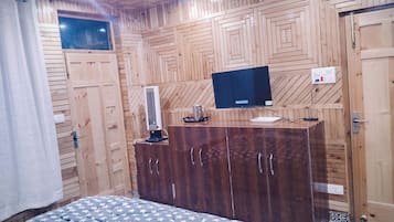 9 bedrooms, WiFi, bed sheets