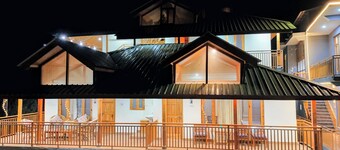 Wander Vale | Group-Friendly Villa with Scenic Views & Private Bathrooms