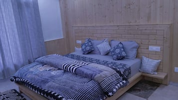 9 bedrooms, WiFi, bed sheets
