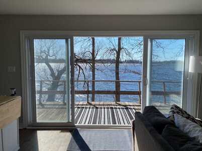 Lakefront Getaway – Swim, relax, and unwind by the water