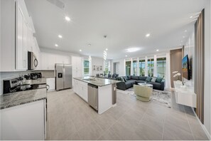 Réfrigérateur, micro-ondes, four, lave-vaisselle