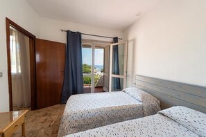 3 Schlafzimmer, Reisekinderbett