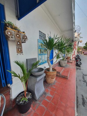 Exterior detail - Zen Inn with 4 beautiful rooms, each with an inner courtyard (Bali)