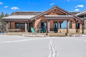 Exterior - RMR: Lazy Bear Lodge in Wilson, WY (Wilson)