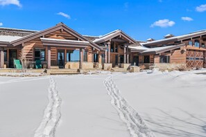 المنشأة من الخارج