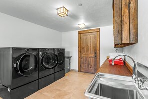 Interior - RMR: Lazy Bear Lodge in Wilson, WY (Wilson)