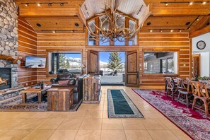 Interior - RMR: Lazy Bear Lodge in Wilson, WY (Wilson)