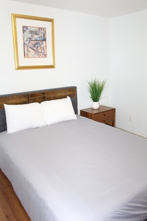3 bedrooms, desk, free WiFi, bed sheets