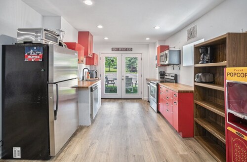 Hoops Haven 5-bedroom house in lovely McCalla