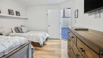 5 bedrooms, WiFi, bed sheets