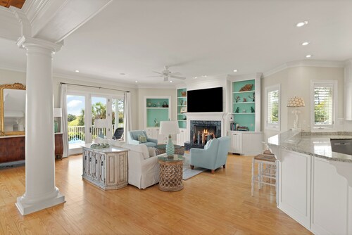 Enchanted Hideaway, Stunning Oceanfront Home, Private Heated Pool!