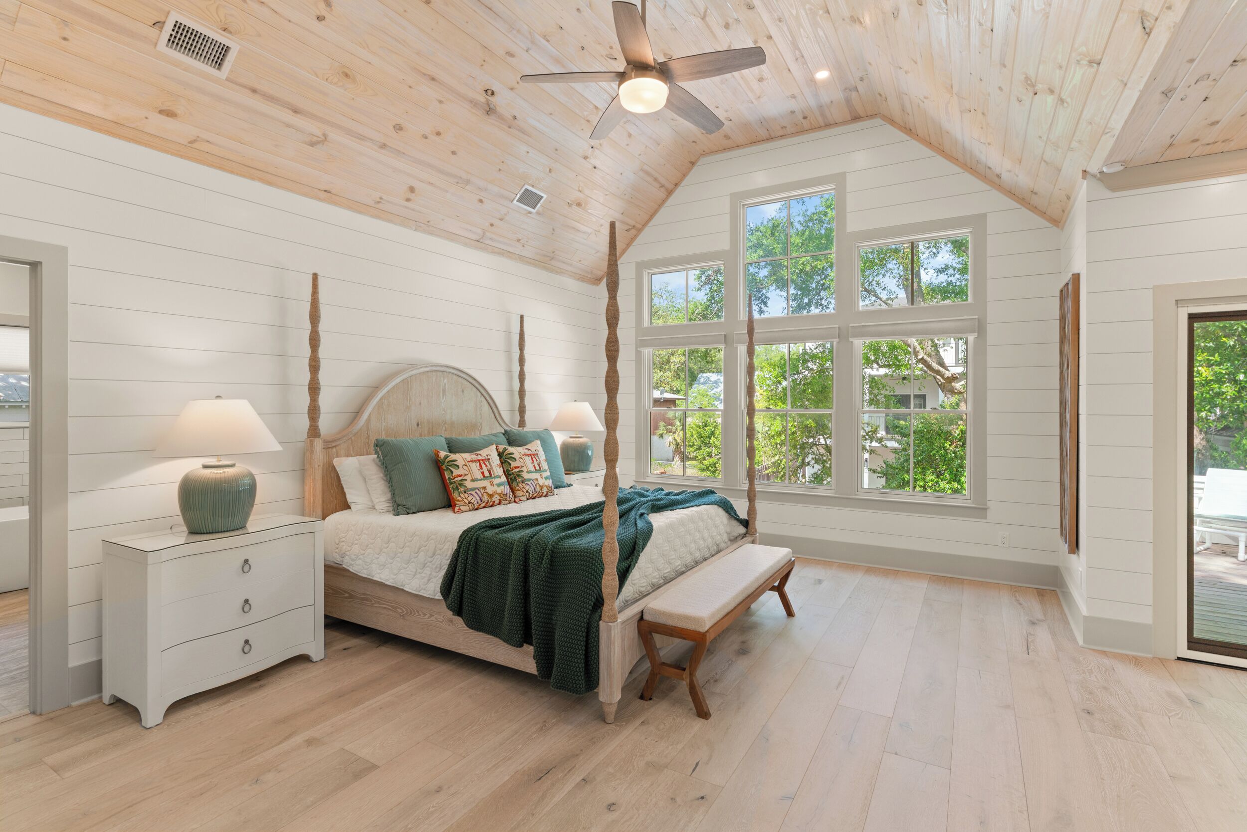 4 bedrooms, iron/ironing board, free WiFi