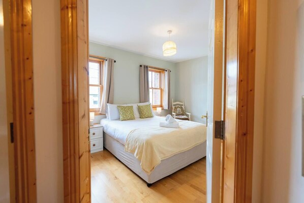 3 bedrooms, travel cot, WiFi, bed sheets - Central Stay - Old Town Dingle (Dingle)