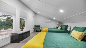 2 bedrooms, desk, iron/ironing board, internet