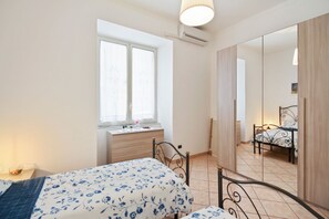 2 chambres, fer et planche à repasser, accès Internet, draps fournis