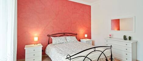 2 室のベッドルーム、アイロン / アイロン台、インターネット、ベッドシーツ