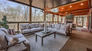 Property grounds - Jazzy's Cozy Creekside - Hot Tub | Game Room | Screened Decks (Blue Ridge)