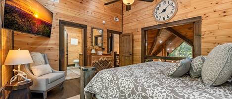 5 bedrooms, iron/ironing board, WiFi (free), bed sheets