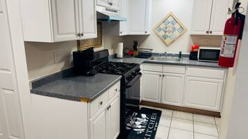 Een magnetron, een oven, een kookplaat