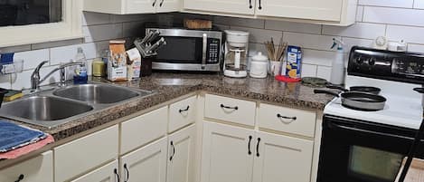 Microondas, horno, placa de cocina, lavavajillas