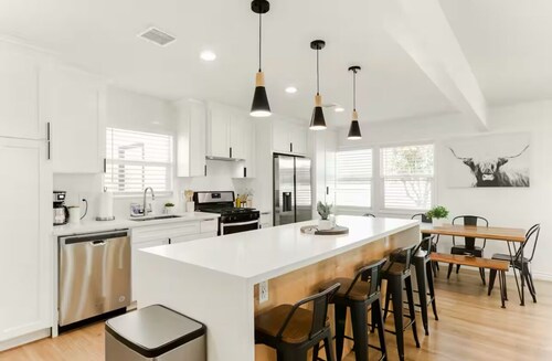 Renovated 3 Bedroom Gem with Game-room and Hot Tub