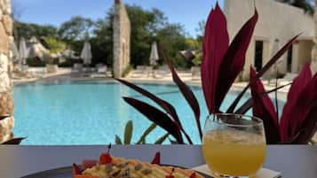 Desayuno continental (MXN 280 por persona)