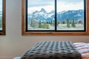 7 bedrooms, desk, iron/ironing board, free WiFi
