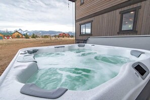 Tina de hidromasaje al aire libre