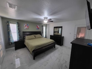 3 bedrooms, iron/ironing board, free WiFi