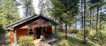 Serene Waterview Cabin at Laughing Moon Farm