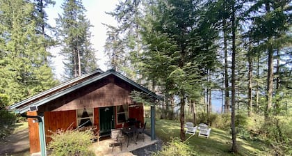 Serene Waterview Cabin at Laughing Moon Farm