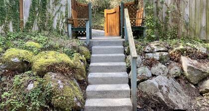 Serene Waterview Cabin at Laughing Moon Farm