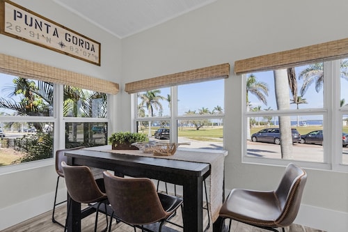 Heated Pool, Outdoor Dining & Grill, Near the Beach - Heart of Punta Gorda - Roelens