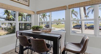 Heated Pool, Outdoor Dining & Grill, Near the Beach - Heart of Punta Gorda - Roelens