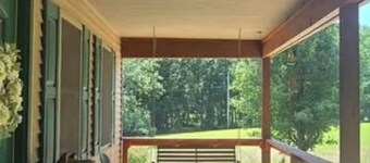 Romantic couples getaway in awesome Bluford with WiFi, Fireplace, and Game Room