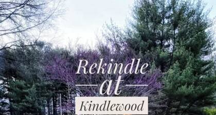 Romantic couples getaway in awesome Bluford with WiFi, Fireplace, and Game Room