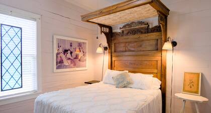 Shanty Bellum Too | 2/1, Washer/Dryer, Full Kitchen