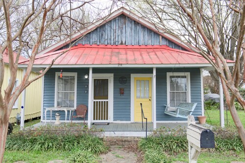 Shanty Bellum Too | 2/1, Washer/Dryer, Full Kitchen