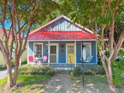 Shanty Bellum Too | 2/1, Washer/Dryer, Full Kitchen