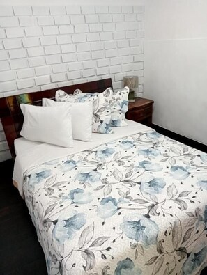 Standaard tweepersoonskamer, uitzicht op de binnenplaats | Gratis wifi