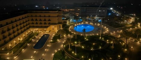 المنشأة من الخارج