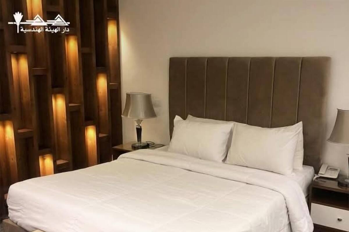 In-room safe, soundproofing, WiFi (free)