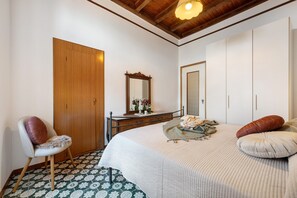 2 chambres, fer et planche à repasser, accès au Wi-Fi (inclus)