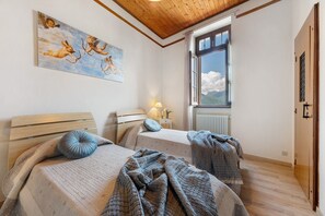 2 chambres, fer et planche à repasser, accès au Wi-Fi (inclus)