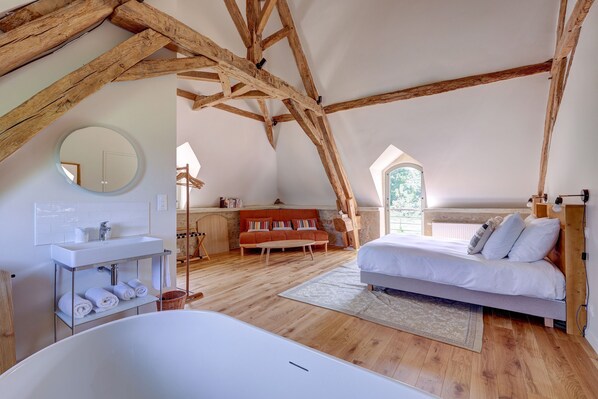 3 makuuhuonetta, työpöytä, vauvan matkasänky, ilmainen Wi-Fi